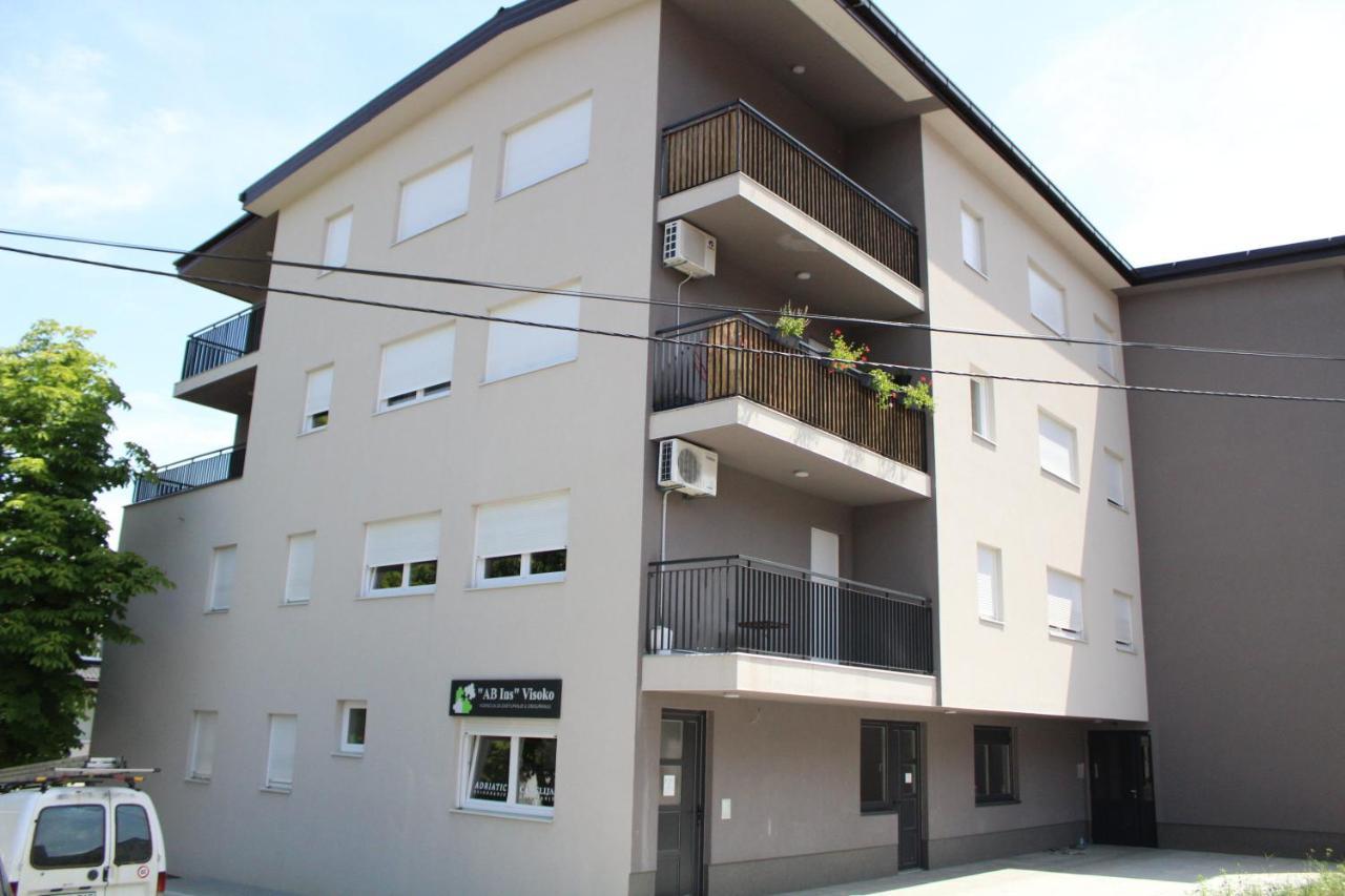Vip Apartment Високо Екстериор снимка
